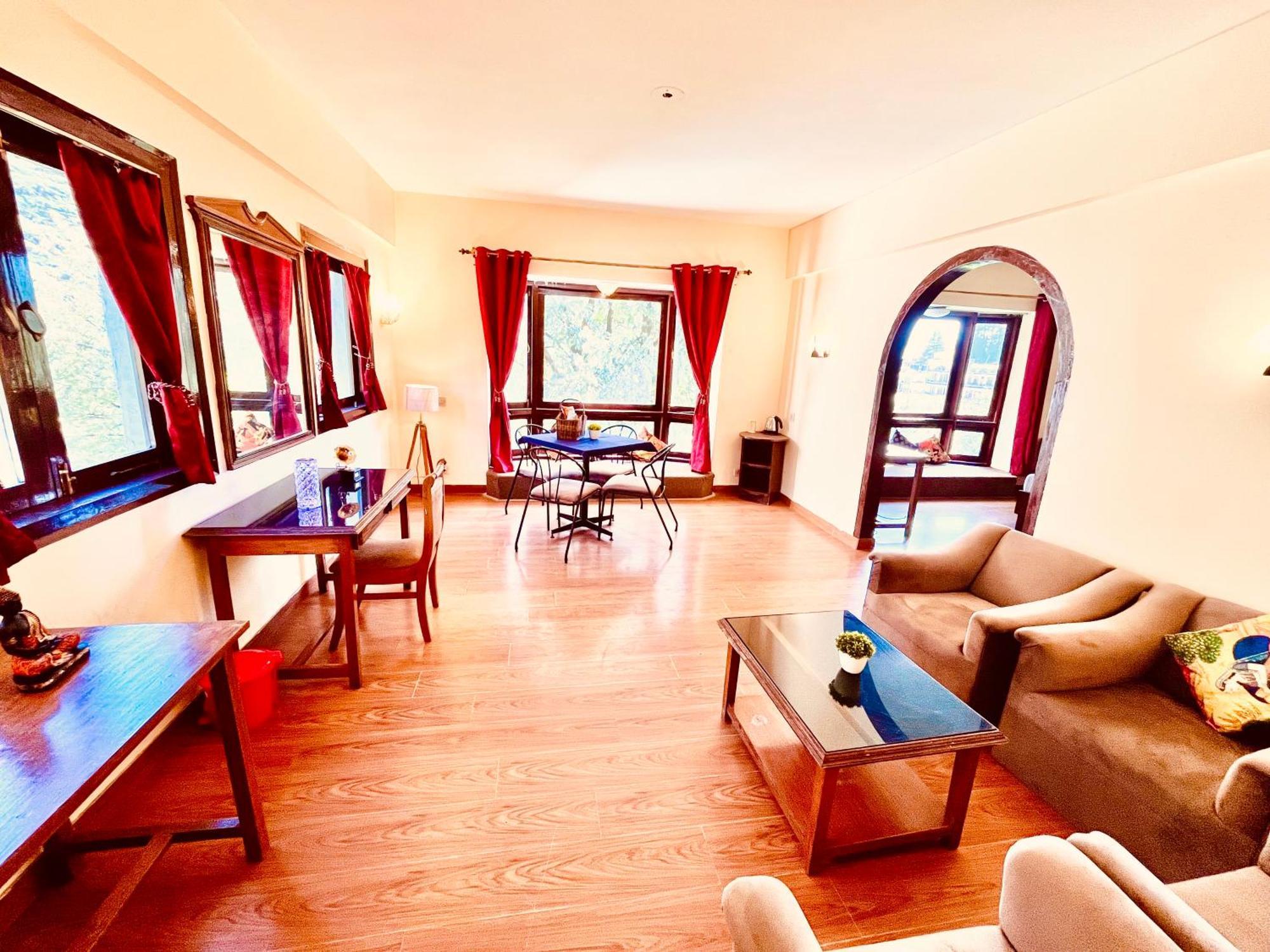 Sagar Resort !! Mountain View ! Luxury Stay ! Family Resort ! Private Parking ! Near Mall Road Манали Экстерьер фото