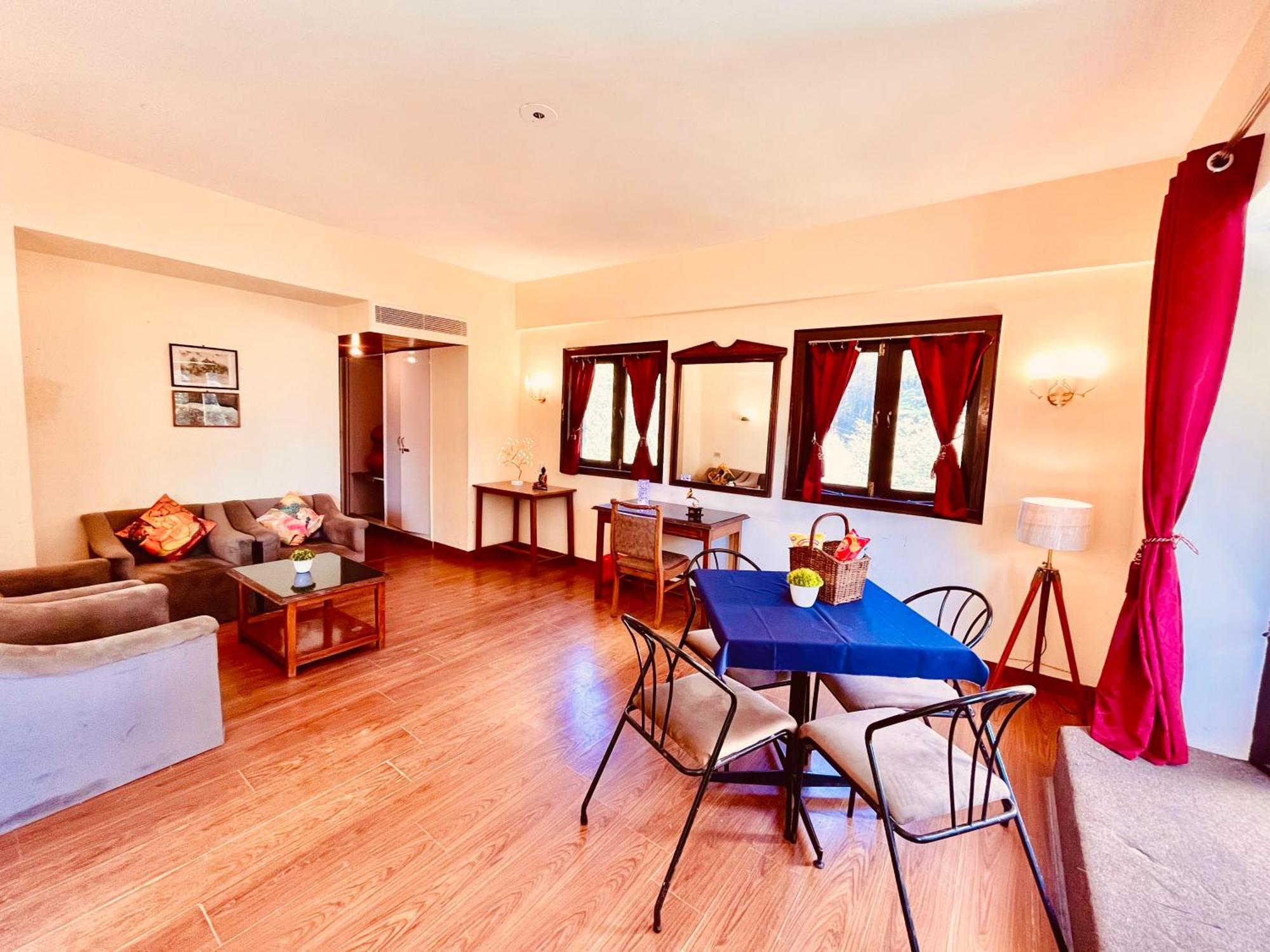 Sagar Resort !! Mountain View ! Luxury Stay ! Family Resort ! Private Parking ! Near Mall Road Манали Экстерьер фото