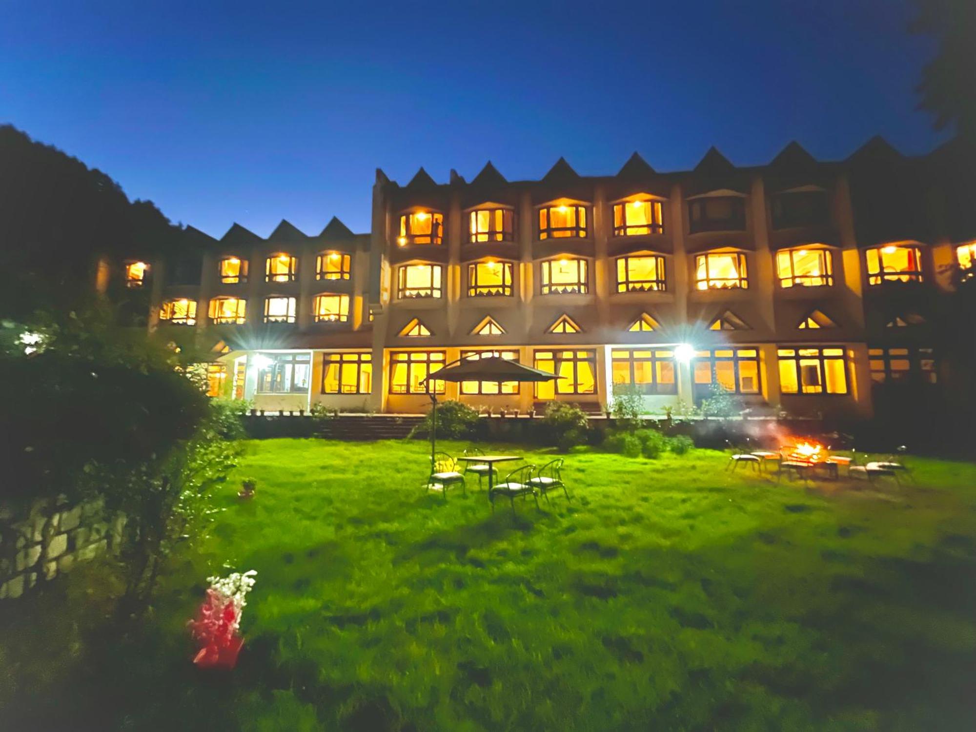 Sagar Resort !! Mountain View ! Luxury Stay ! Family Resort ! Private Parking ! Near Mall Road Манали Экстерьер фото